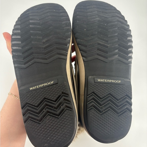 Women's Black Fur-Lined Winter Boots - Picture 6 of 8